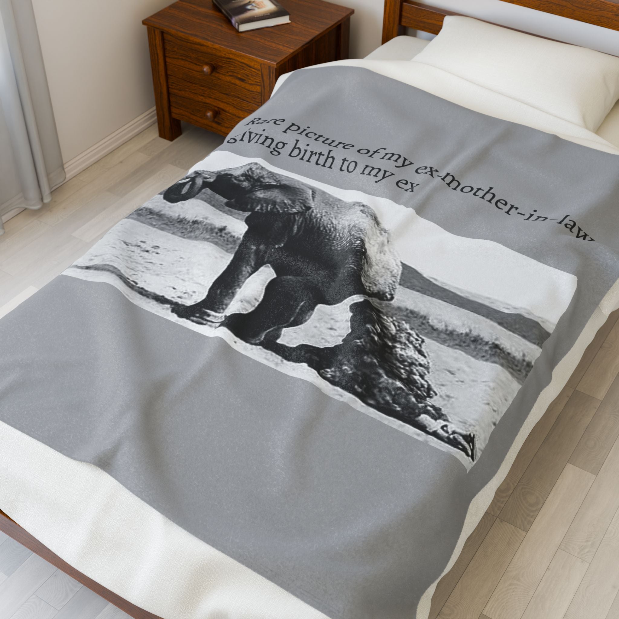 Humorous Velveteen Plush Blanket - Funny Gift for Family, Cozy Throw for Living Room, Unique Decor for Home, Elephant Design